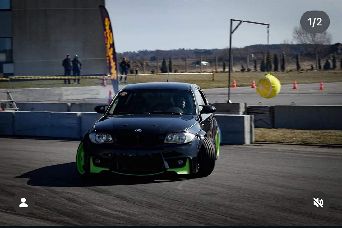 Justas Mizgeris – NKTK drifto važiavimas, BMW E85 „DR1FT TAXI" (realus) · BMW E87 (SIM)