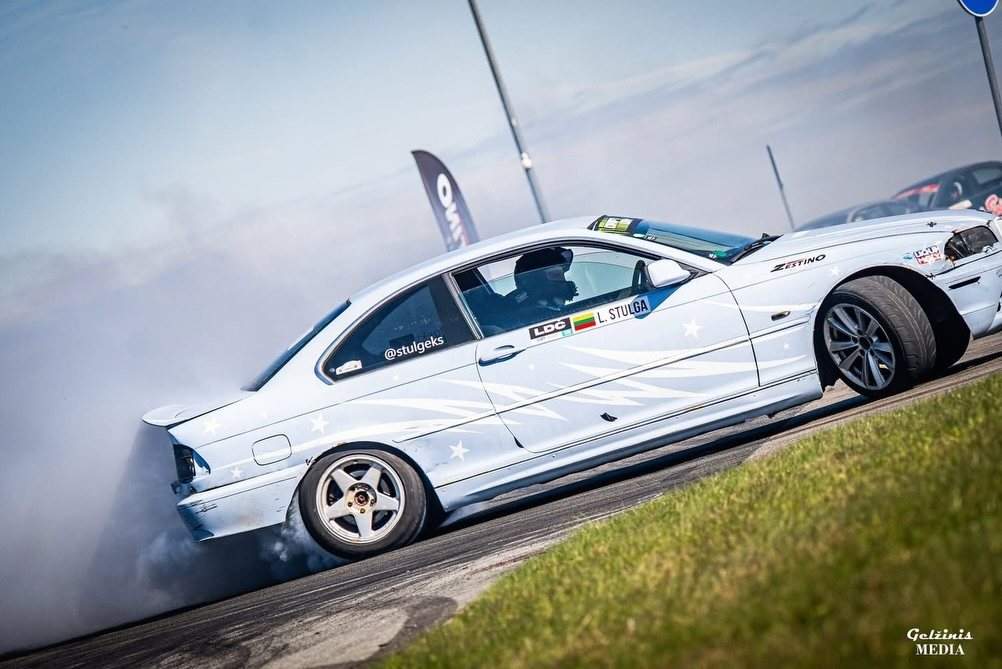 Lukas Stulga – NKTK drifto važiavimas, BMW E46 „Debesėlis" (sena) · nauja BMW E46 Coupe (1UZ)