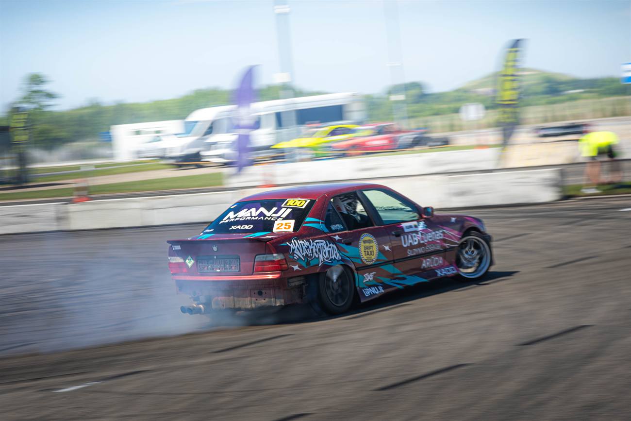 Rimgaudas Elvikis – NKTK drifto važiavimas, BMW E36 M54B25 (realus) · Mazda RX7-FC (SIM)