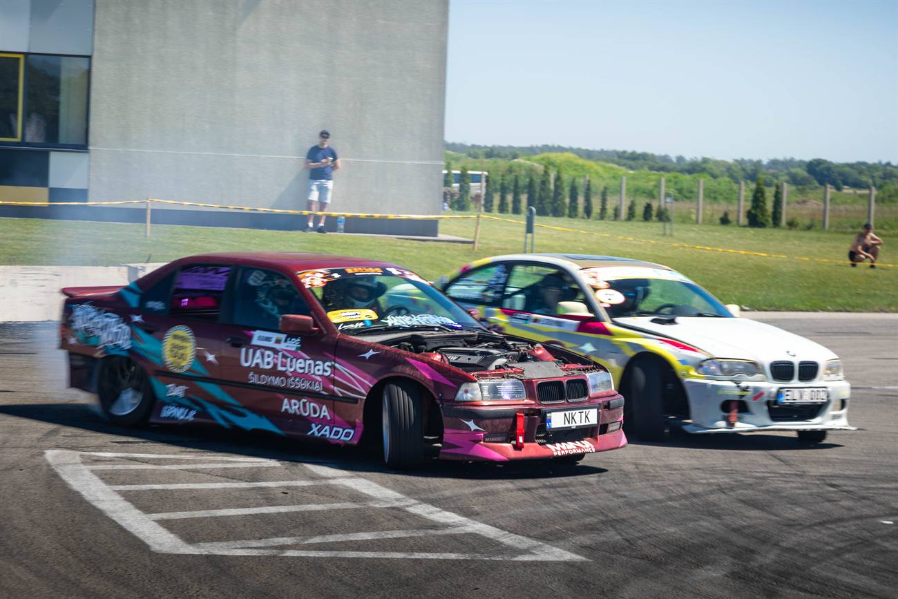 Rimgaudas Elvikis – NKTK drifto važiavimas, BMW E36 M54B25 (realus) · Mazda RX7-FC (SIM)