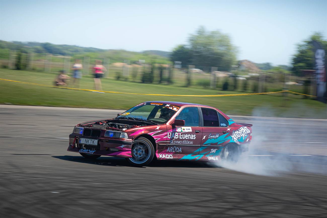 Rimgaudas Elvikis – NKTK drifto važiavimas, BMW E36 M54B25 (realus) · Mazda RX7-FC (SIM)