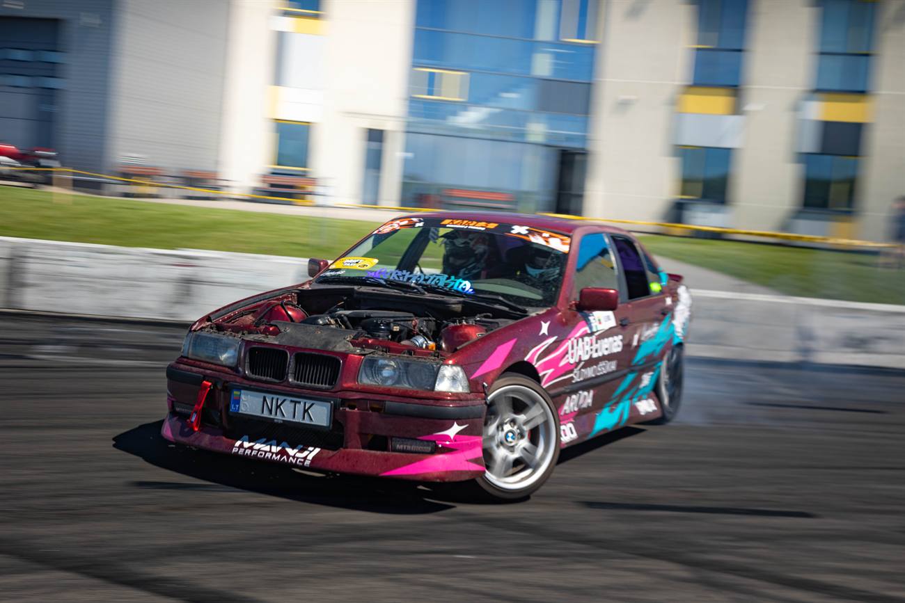 Rimgaudas Elvikis – NKTK drifto važiavimas, BMW E36 M54B25 (realus) · Mazda RX7-FC (SIM)