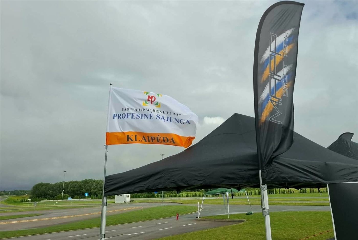 UAB Philip Morris Lietuva Profesinė Sąjunga Klaipėda ir MAPP Drift Team vėliavos - NKTK pilotai MAPP organizuotoje treniruotėje